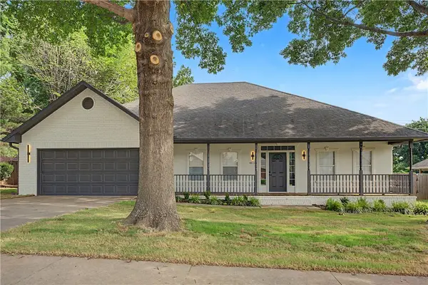 4414 W New Bridge Road, Fayetteville, AR 72704