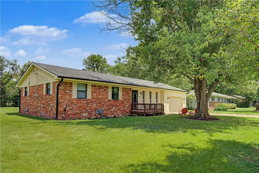 706 Lake Sequoyah Drive, Fayetteville, AR 72701 - #2
