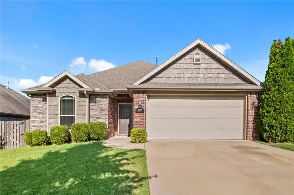 3077 N Downs Avenue, Fayetteville, AR 72704