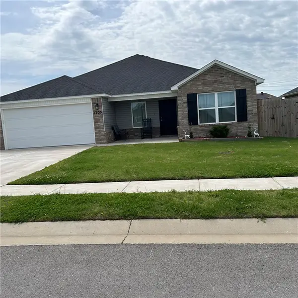 1705 Ace Avenue, Gentry, AR 72734