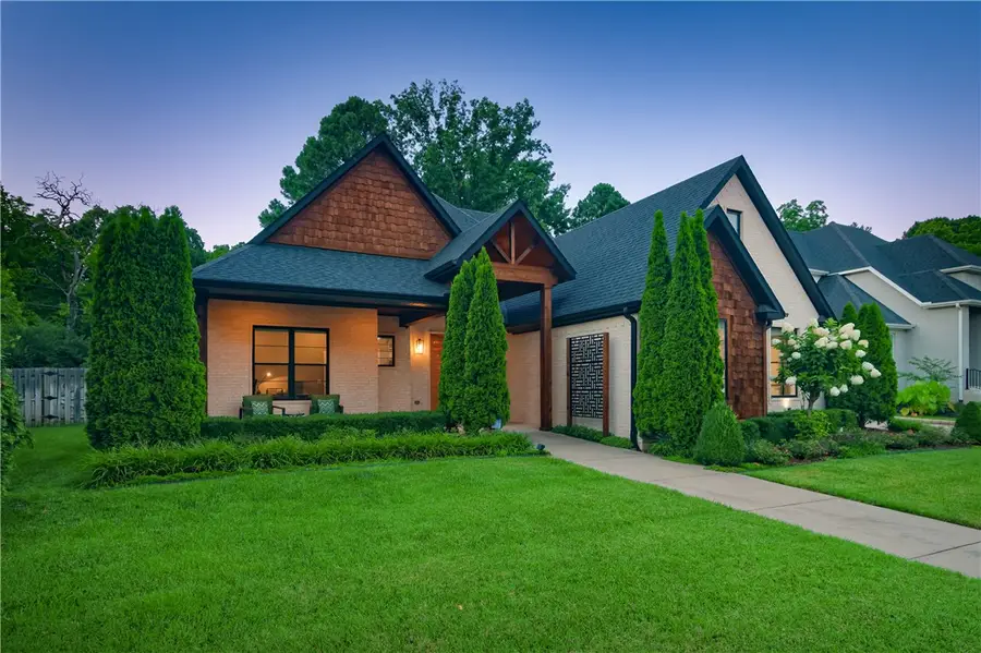 2414 E Absolute Street, Fayetteville, AR 72701 - #2