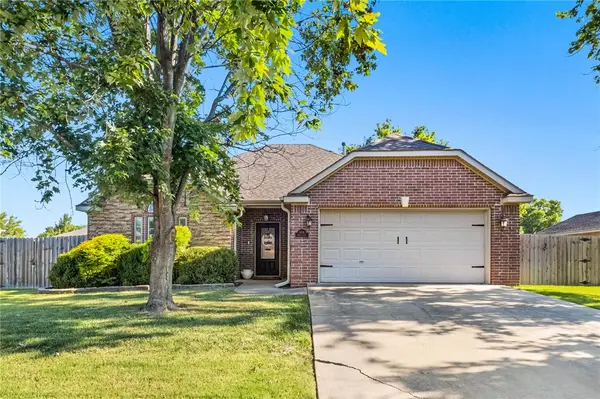 3838 West Brightwater, Fayetteville, AR 72704
