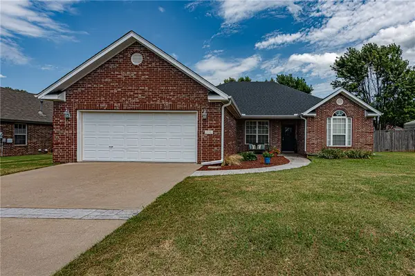 250 S Briarhill Drive, Farmington, AR 72730