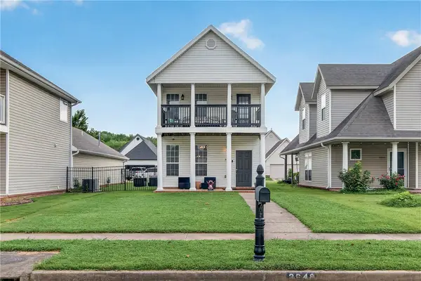 3648 S Tower Circle, Fayetteville, AR 72704