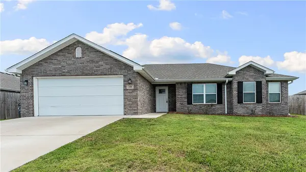 200 Post Oak Avenue, Gentry, AR 72734