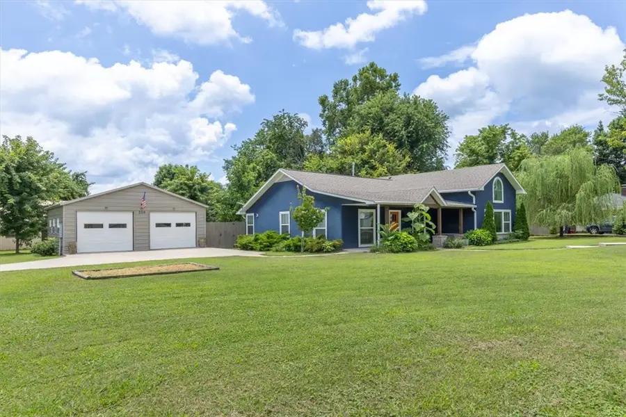 224 E Lake Francis Drive, Siloam Springs, AR 72761 - #3