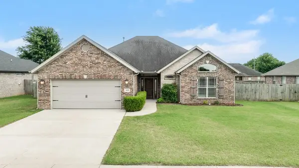 4823 W Homespun Drive, Fayetteville, AR 72704