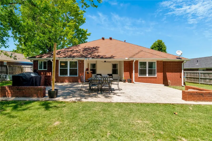 305 Ridgemont Avenue, Lowell, AR 72745 - #3