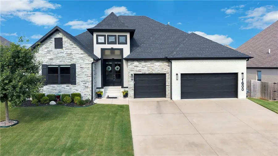 1600 Glastonbury Drive, Centerton, AR 72719 - #2