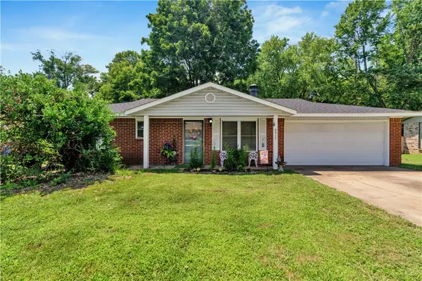 2317 N Woodlark Lane, Fayetteville, AR 72704