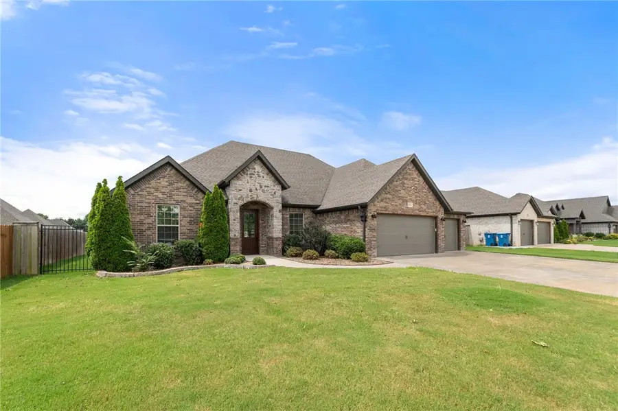 3003 SW Hazelnut Avenue, Bentonville, AR 72713 - #2