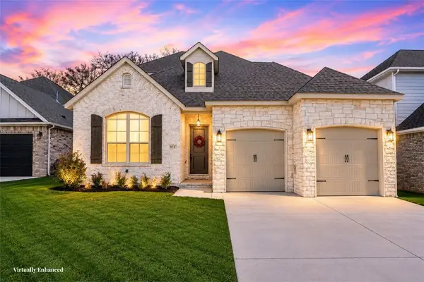 2182 N Woodlark Lane, Fayetteville, AR 72704