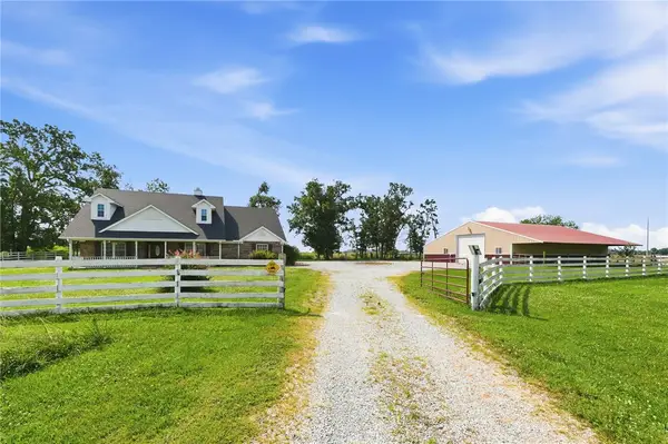 13301 L C Hickman Road, Centerton, AR 72719