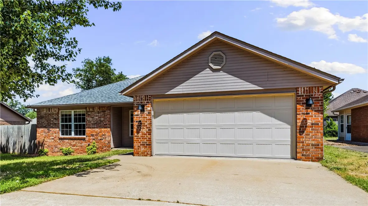 6 Jordan Lane, Bentonville, AR 72712 - #1