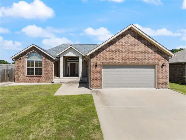 1901 N Midland Knoll Court, Siloam Springs, AR 72761