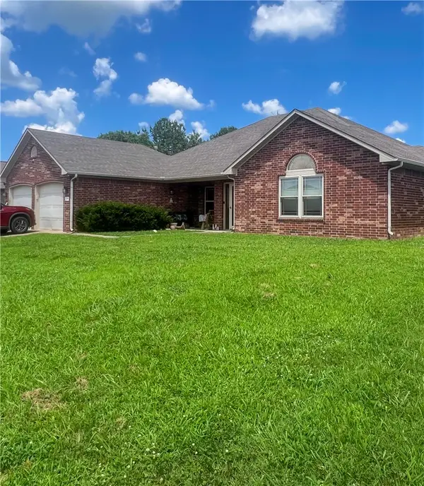 644 White Oak Street, Gentry, AR 72734