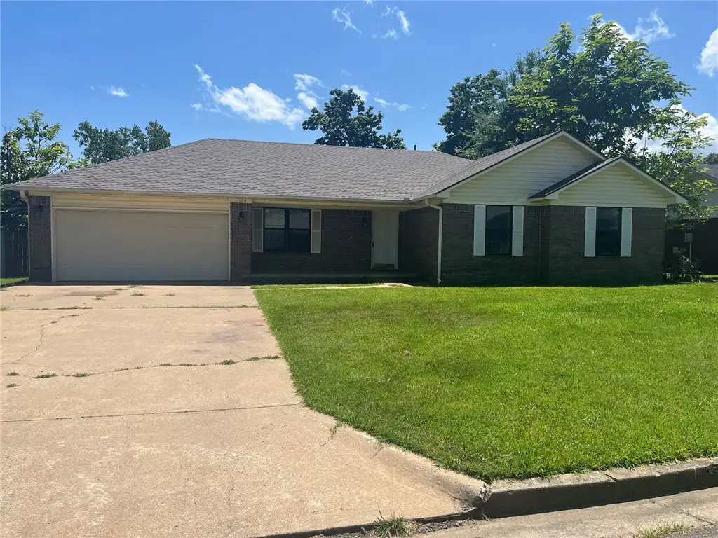 1524 E 15th Street, Russellville, AR 72802 - #1