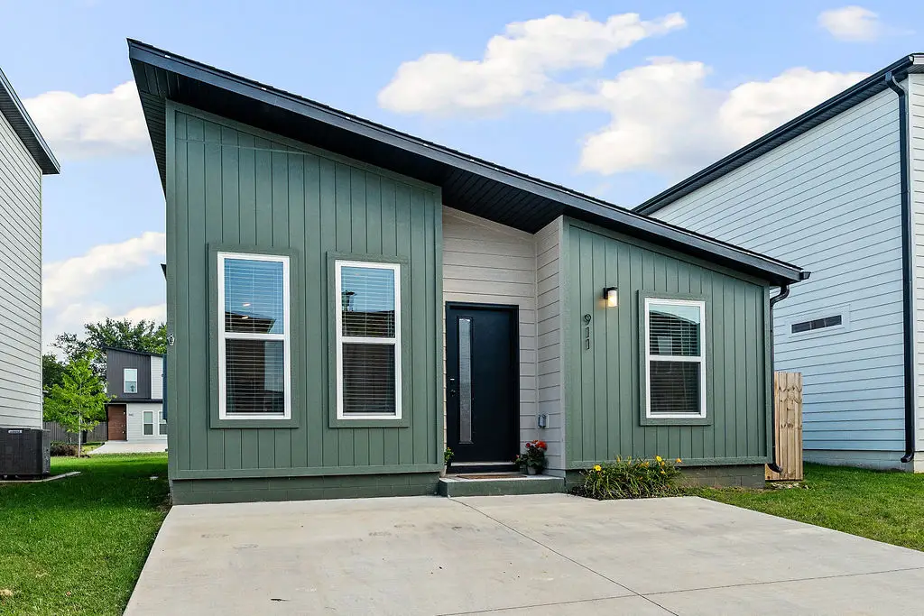 911 States Avenue, Bentonville, AR 72713 - #1