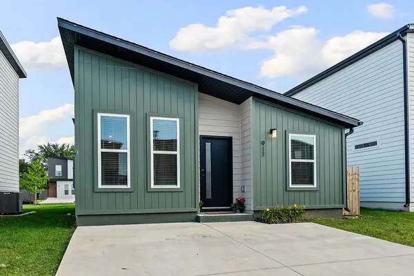 911 States Avenue, Bentonville, AR 72713