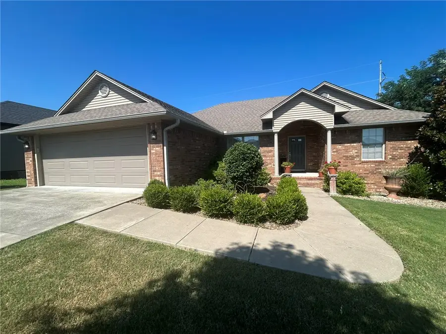 2805 N Louisville Avenue, Russellville, AR 72802 - #2
