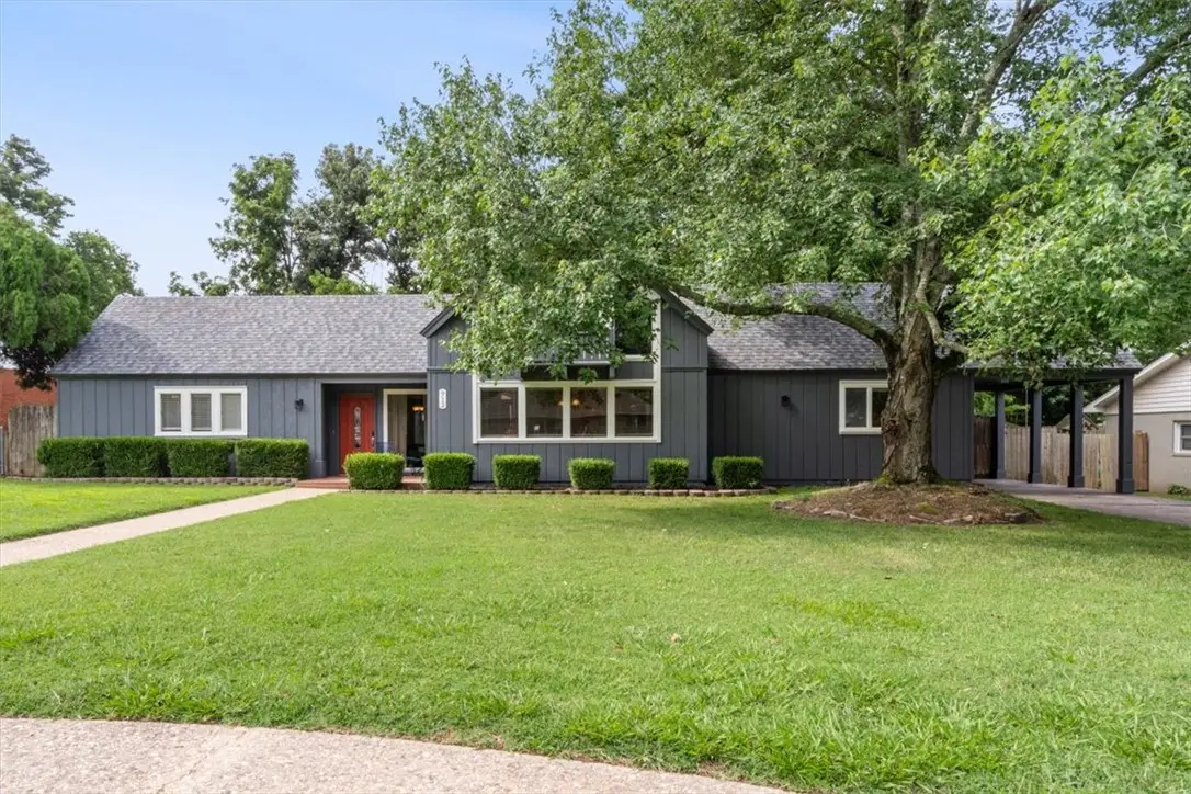 912 W Elgin Street, Siloam Springs, AR 72761 - #1