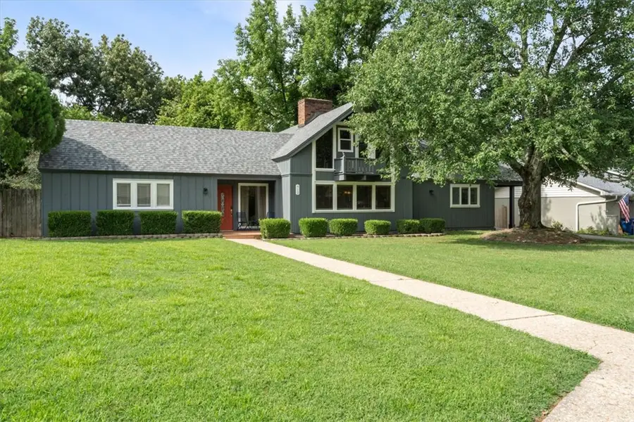 912 W Elgin Street, Siloam Springs, AR 72761 - #2