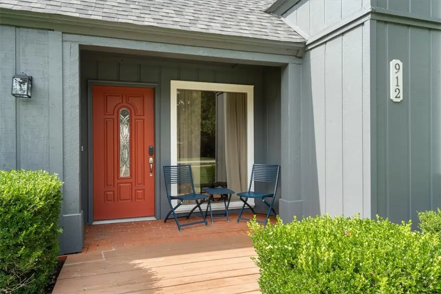 912 W Elgin Street, Siloam Springs, AR 72761 - #3