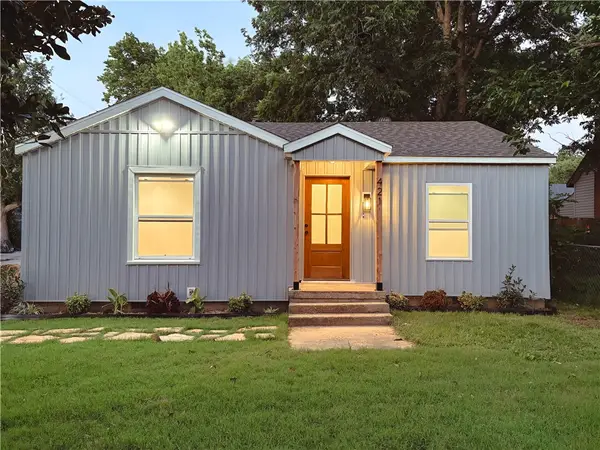 421 S Washington Street, Siloam Springs, AR 72761