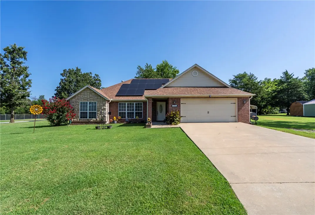 1302 E Crawford Street, Gentry, AR 72734 - #1