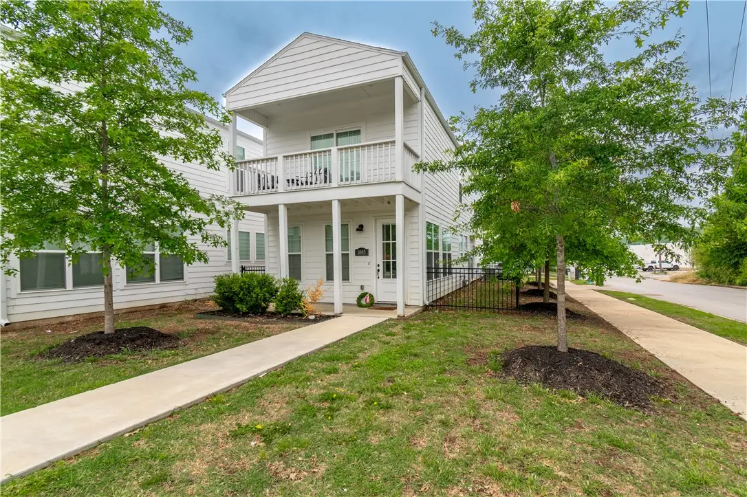1005 S Hollywood Avenue, Fayetteville, AR 72701 - #1