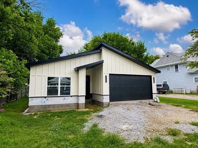707 S Wright Street, Siloam Springs, AR 72761 - #2