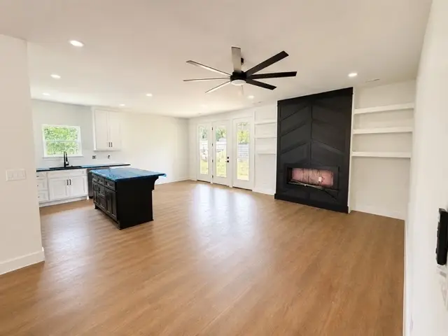 707 S Wright Street, Siloam Springs, AR 72761 - #3