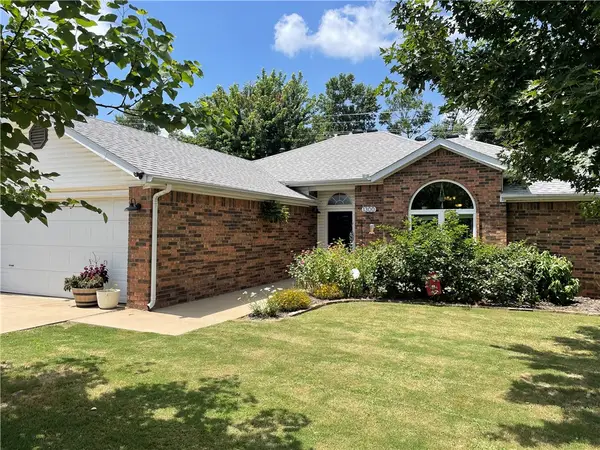 1300 N 37th Street, Rogers, AR 72756