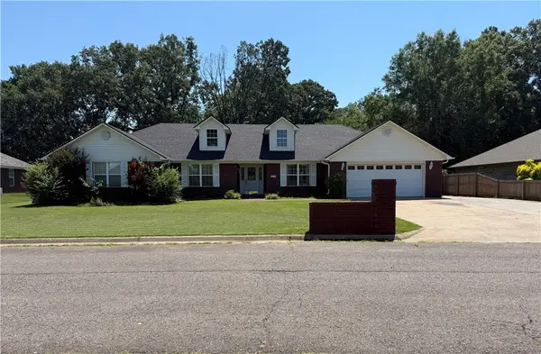 300 Cherokee Lane, Clarksville, AR 72830