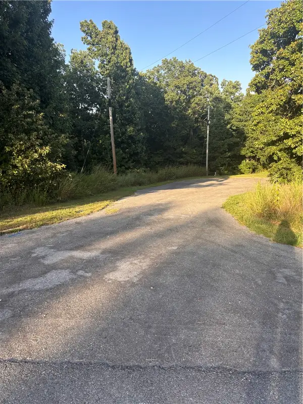 Lot 33 Block 3 Northampton Lane, Bella Vista, AR 72714