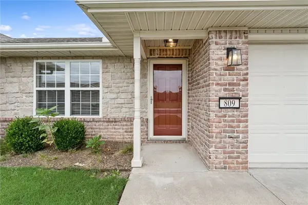 809 N 20th Street, Rogers, AR 72756