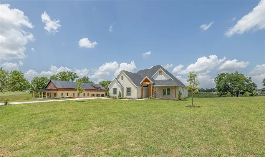 3094 Buck Avenue, Tontitown, AR 72762 - #3