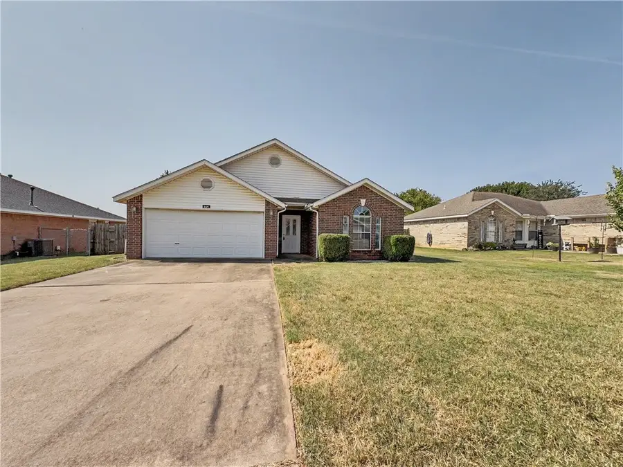 921 Sunflower Street, Centerton, AR 72719 - #3