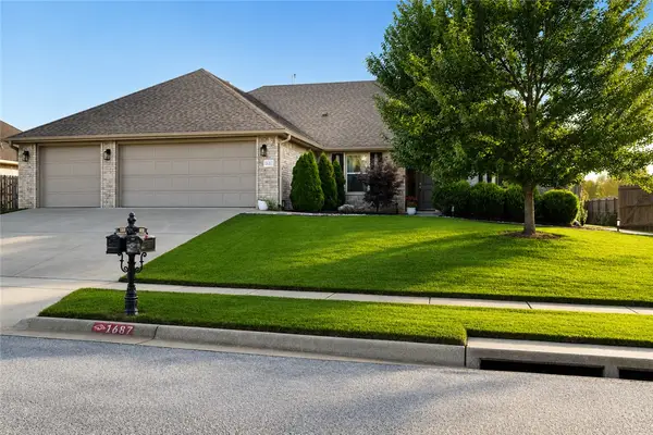 1687 S Harding Place, Fayetteville, AR 72701