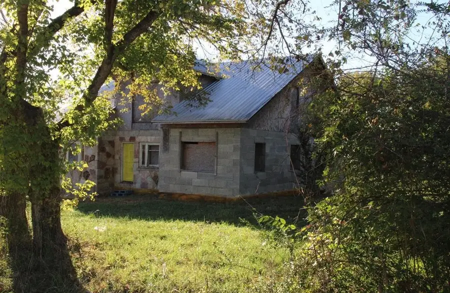 315 W 4th Street, Yellville, AR 72687 - #3