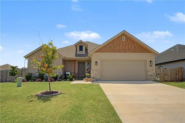 1011 Monarch Road, Centerton, AR 72719