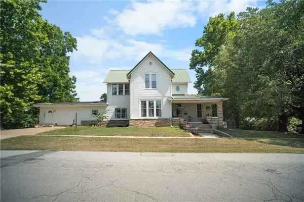 600 W River Street, Ozark, AR 72949