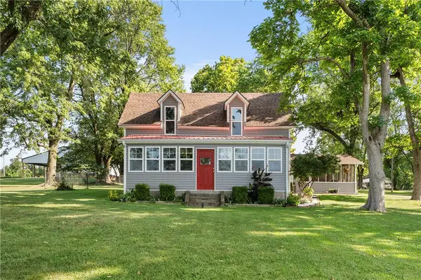 1380 E Main Street, Gentry, AR 72734