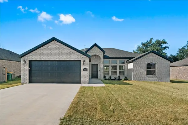 1033 Marquis Avenue, Lowell, AR 72745