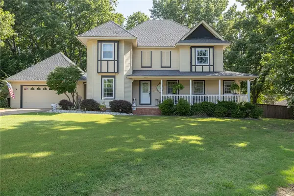 2490 E Camelot Place, Fayetteville, AR 72701
