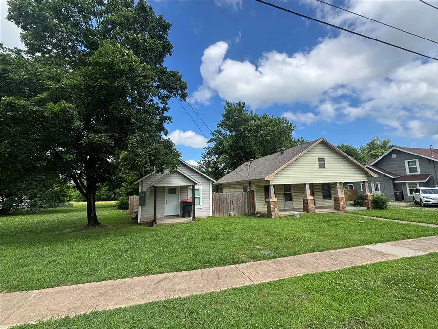 302 & 304 N Main Avenue, Lincoln, AR 72744 - #2