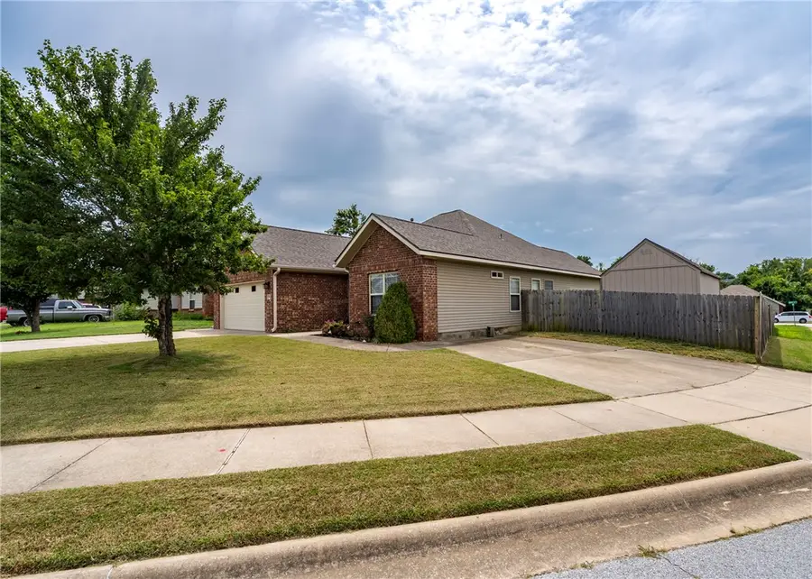 804 Gail Drive, Siloam Springs, AR 72761 - #2