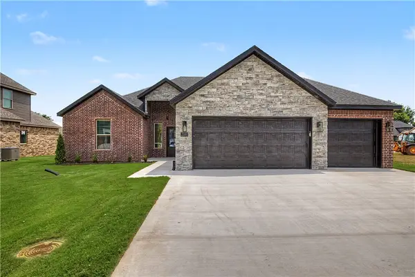 2101 N Chanae Street, Siloam Springs, AR 72761