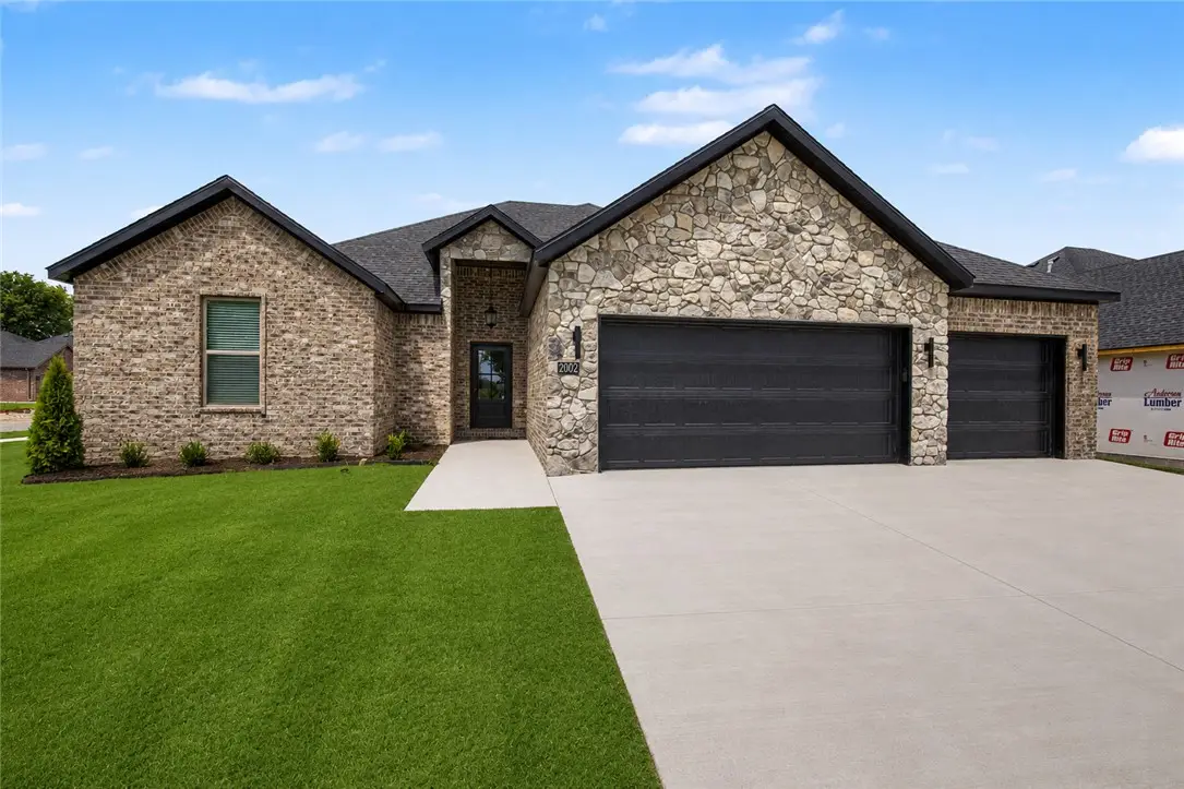 2002 N Dagan Street, Siloam Springs, AR 72761 - #1