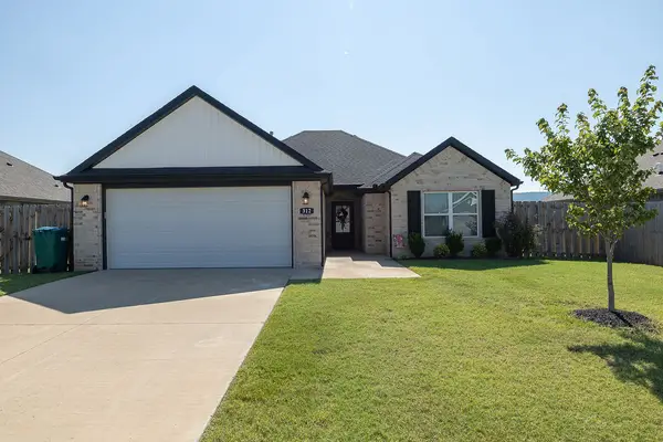 312 Amber Dawn Avenue, Farmington, AR 72730